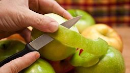 Cách rửa thuốc trừ sâu ngoài vỏ táo theo chuẩn khoa học