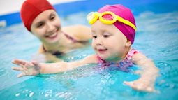 Những điều cần lưu ý khi đưa trẻ đi bơi