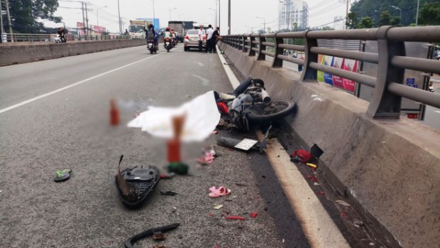 Hiện trường vụ tai nạn khiến bé gái 3 tuổi chết tử vong tại chỗ. Ảnh: Dân Việt.