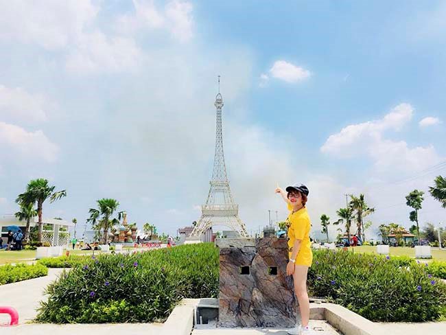 Đến Long An tự sướng cùng tháp Eiffel của Pháp, tượng nữ thần tự do của Mỹ hình ảnh