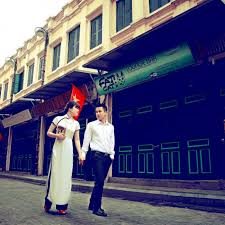 Chụp ảnh cưới tại phố cổ Hà Nội