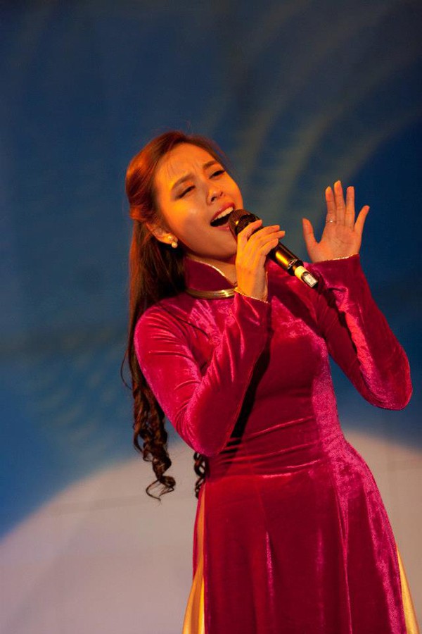 Nhờ giọng hát sâu lắng, Ngọc Mai được em gái nhạc sĩ Trịnh Công Sơn để mắt và hướng cô đến dòng nhạc của nhạc sĩ họ Trịnh.