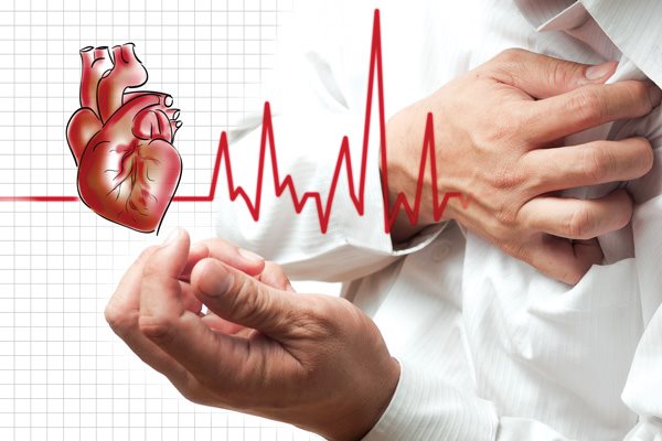 Đau thắt ngực là một trong những triệu chứng của bệnh tim mạch
