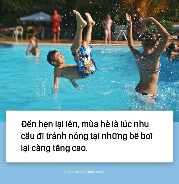 Đến hẹn lại lên: Vừa vào hè, bể bơi ở Trung Quốc đã đông tới mức phải gạt người ra để nhìn thấy nước - Ảnh 1.