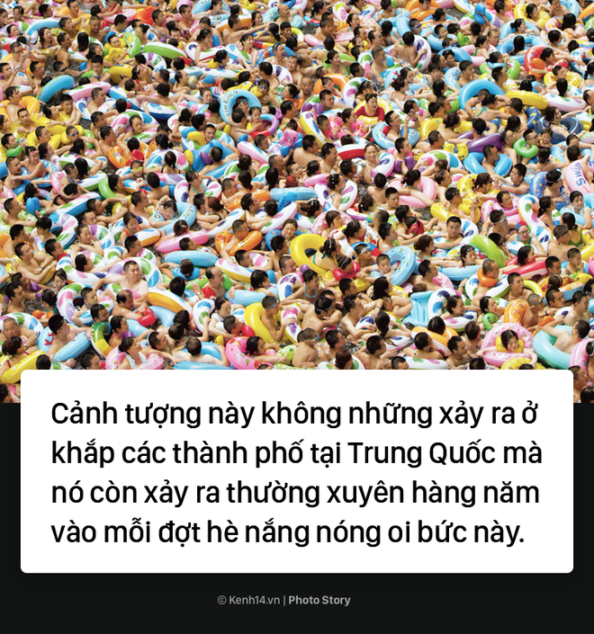 Đến hẹn lại lên: Vừa vào hè, bể bơi ở Trung Quốc đã đông tới mức phải gạt người ra để nhìn thấy nước - Ảnh 11.