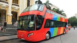 "Đìu hiu" khách Việt nhưng xe buýt 2 tầng ở Hà Nội vẫn khiến nhiều khách nước ngoài xếp hàng dài mua vé trải nghiệm