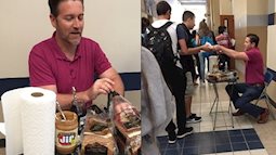 Thầy giáo Mỹ chuẩn bị bữa sáng cho học sinh trước kỳ thi