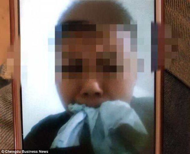 Xiaojun, 13 tuổi, cậu bé giả vờ bị bắt cóc để đòi tiền bố mẹ.