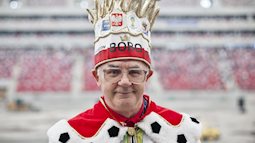 Cụ ông Ba Lan 40 năm mặc hoàng bào cổ vũ cho đội nhà tại World Cup