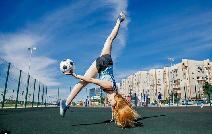 MXH Nga ngập tràn những cô nàng khoe dáng nóng bỏng chào mừng World Cup 2018 - Ảnh 4.