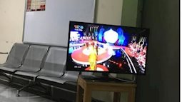 Hà Nội: Người dân ở chung cư bê ti vi ra hành lang để xem World Cup 2018
