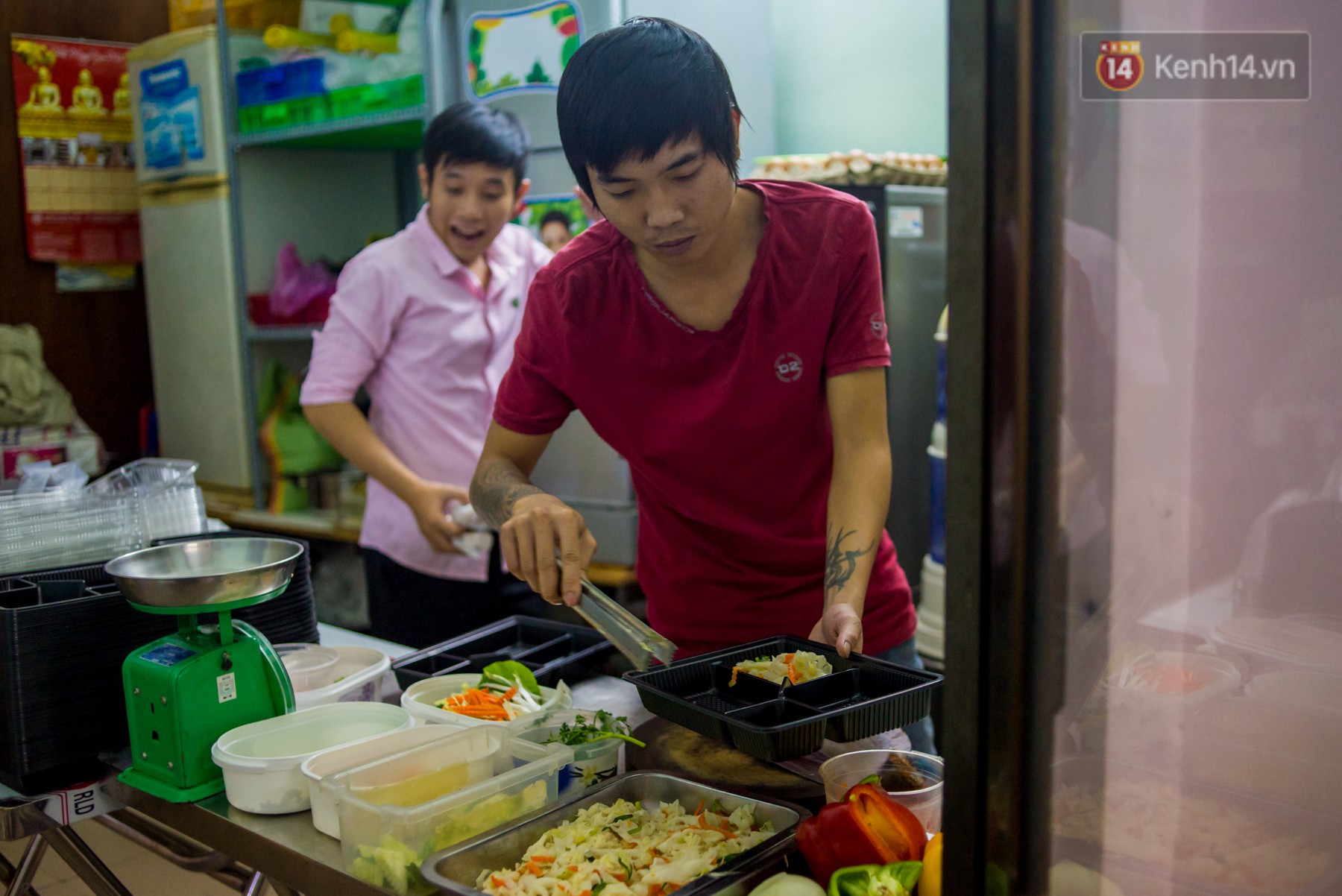 Giao thức ăn đêm mùa World Cup ở Sài Gòn tăng cường hoạt động - Ảnh 6.