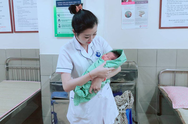 Nữ hộ sinh Nguyễn Thị Mai Linh (SN 1991) cho rằng sự quan tâm, động viên của người thân là liều thuốc bổ cho các sản phụ trước khi vào phòng sinh.