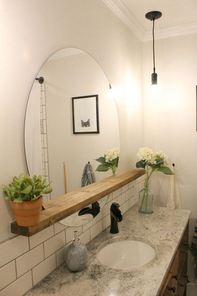 Đôi khi những kiểu gương đơn giản nhất lại chính là lựa chọn phù hợp nhất cho căn phòng tắm của gia đình.