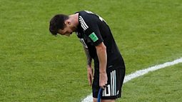 Khoảnh khắc Messi cúi đầu xin lỗi người hâm mộ thật đáng thương