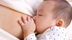 Cho con bú sữa mẹ là cách giảm cân hiệu quả cho các chị em