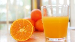 Chuyên gia chỉ cách uống nước cam dễ hấp thụ vào cơ thể nhất, rất nhiều người không biết