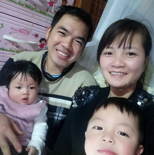 Gia đình chị Hiền có hai vợ chồng và hai con nhỏ.