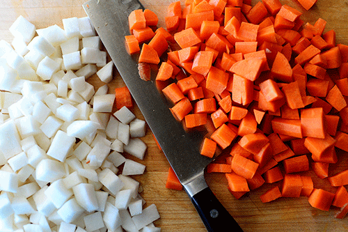 Củ cải đường và cà rốt là hai thực phẩm rất giàu chất dinh dưỡng hình ảnh