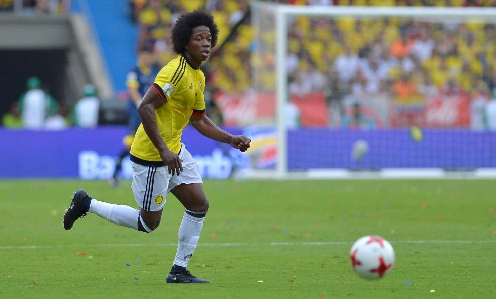 Carlos Sanchez, tiền vệ tuyển Colombia, nhận thẻ đỏ ngay từ phút thứ 3 của trận đấu hình ảnh