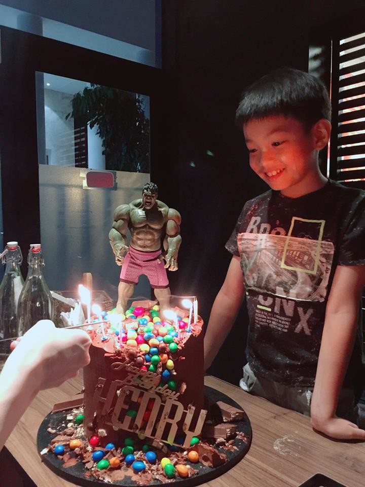 Subeo chững chạc trong tiệc sinh nhật 8 tuổi bên mẹ Hồ Ngọc Hà và người thân - Ảnh 4.