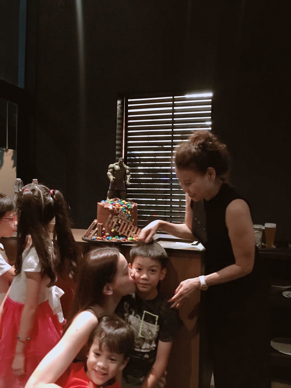Subeo chững chạc trong tiệc sinh nhật 8 tuổi bên mẹ Hồ Ngọc Hà và người thân - Ảnh 5.
