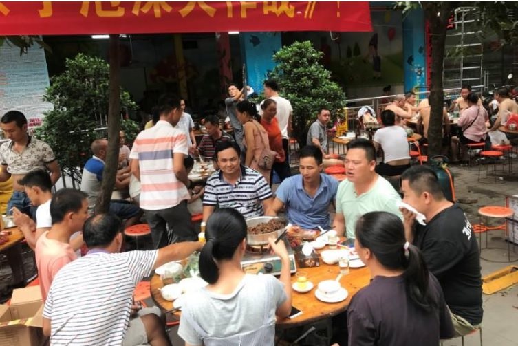 Dân Trung Quốc vẫn bảo vệ lễ hội thịt chó đến cùng hình ảnh