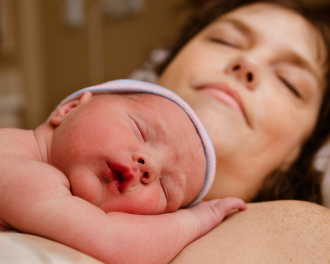 11 kĩ năng chăm sóc trẻ sơ sinh dành cho những ai lần đầu làm mẹ - Ảnh 2.