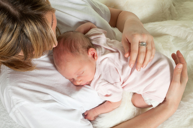 11 kĩ năng chăm sóc trẻ sơ sinh dành cho những ai lần đầu làm mẹ - Ảnh 9.
