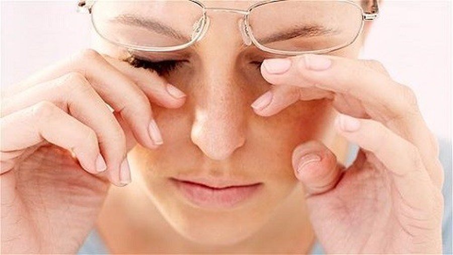 Khô mắt là hiện tượng mắt thiếu nước hoặc tuyến lệ đang gặp vấn đề nào đó hình ảnh