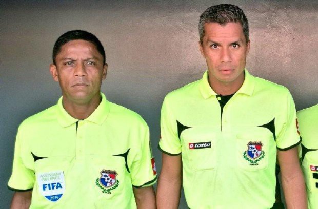 Gabriel và John Pitti, hai trọng tài đến từ Panama tham gia World Cup 2018. Ảnh: Dia a Dia