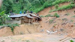 Xót xa hình ảnh người dân chống chọi lũ lụt tại các tỉnh miền núi phía Bắc