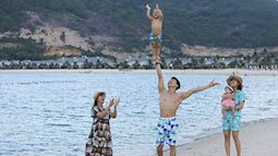 Quốc Nghiệp và con trai ngẫu hứng “làm xiếc” trong kì nghỉ hè tại bãi biển