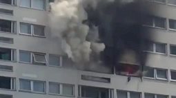 Cháy chung cư 21 tầng, người dân hoảng loạn tìm lối thoát
