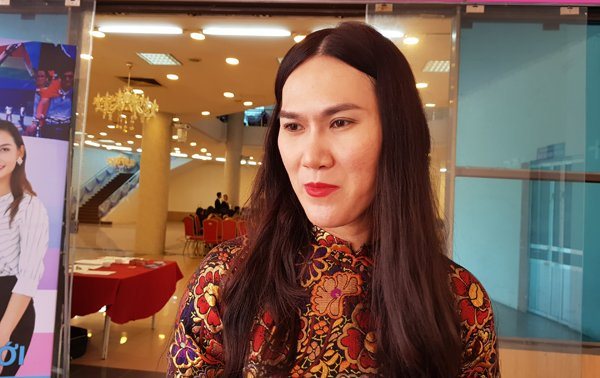 Hoa hậu Chuyển giới Hương Giang phải uống hàng trăm loại thuốc sau phẫu thuật chuyển giới hình ảnh
