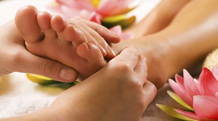 Massage ngón chân nhẹ nhàng hình ảnh