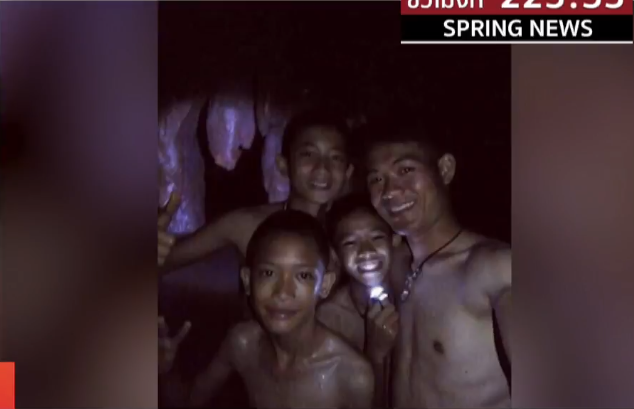 Nóng: Đã tìm thấy đội bóng Thái Lan mất tích, 12 đứa trẻ và huấn luyện viên đều sống sót đầy kỳ diệu - Ảnh 3.