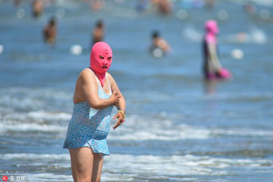 Đến hẹn lại lên, các bãi biển Trung Quốc nở rộ áo tắm Ninja đi nghỉ mát của 500 chị em sợ cháy nắng - Ảnh 5.