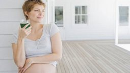 Mẹ bầu thích uống nước tía tô mùa hè nóng có ảnh hưởng đến thai nhi không?