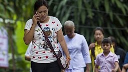 Giải cứu đội bóng Thái Lan: Cha mẹ không biết con thoát khỏi hang