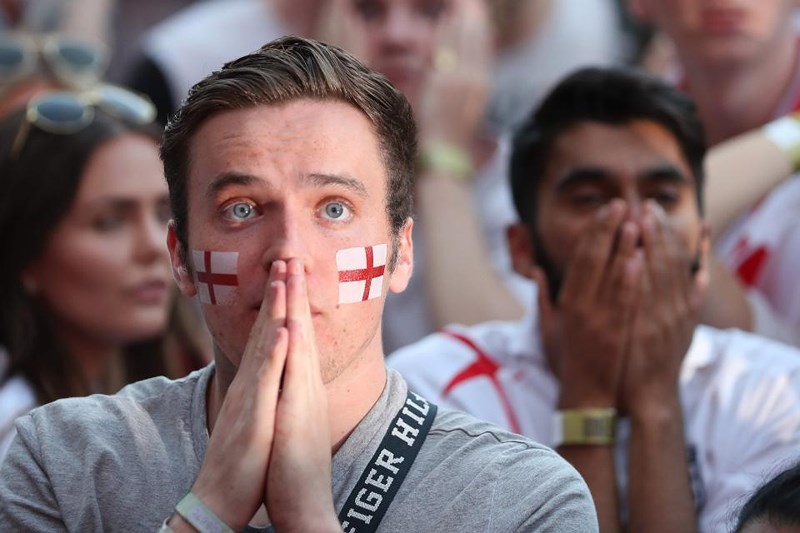 Thua cay đắng Croatia, Fan Anh đau đớn bật khóc nức nở - ảnh 16