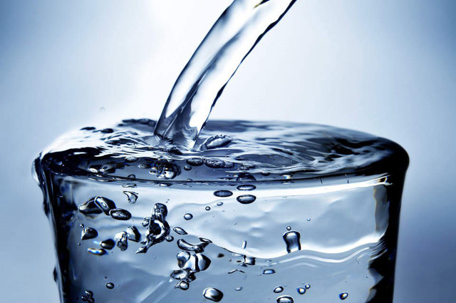 Khát nước là dấu hiệu cơ bản khi bạn không cung cấp đủ chất lỏng cho cơ thể.