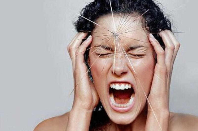 Nếu não không có đủ nước để hoạt động bình thường, một loạt các triệu chứng sẽ xảy đến như nhức đầu.