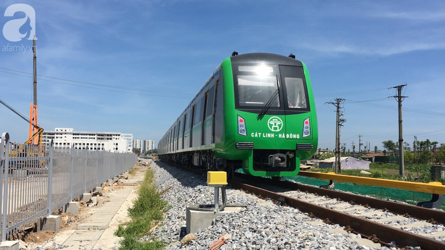 Tàu điện tuyến Cát Linh - Hà Đông chính thức đóng điện lưới Quốc Gia để chạy thử - Ảnh 9.