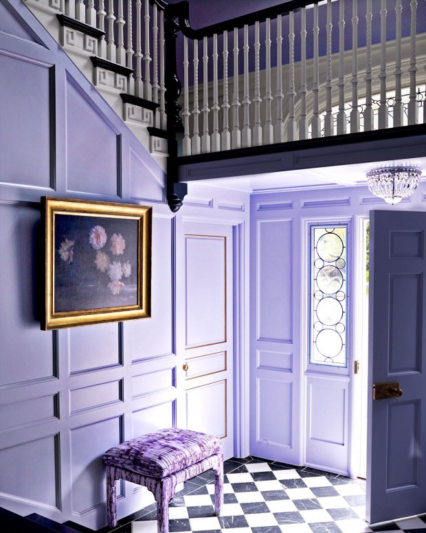 Màu tím violet đem đến sự mênh mông, chiều sâu và ấn tượng mạnh cho căn phòng.