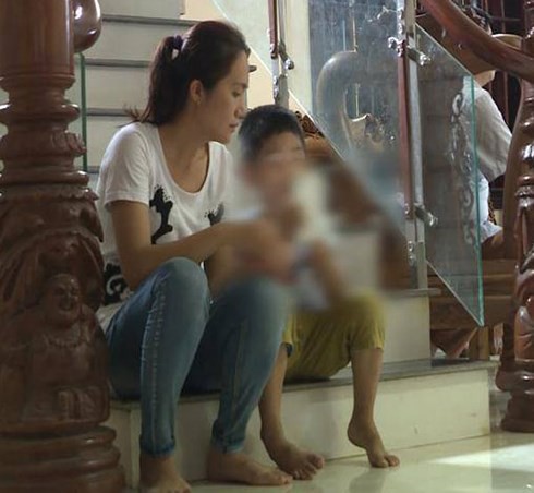 Vụ trao nhầm con ở Hà Nội: Rớt nước mắt vì lời con trẻ - Ảnh 1.