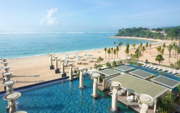 6. The Mulia, Bali, IndonesiaỞ đây có một trong những hồ bơi sang trọng nhất trên đảo Bali, nằm sát bãi biển Nusa Dua, 111 phòng suite, 4 nhà hàng và 5 quầy bar theo phong cách Nhật Bản, Trung Quốc, các nước châu Á khác và Địa Trung Hải.