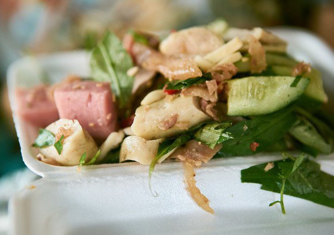 Những món ăn vặt Sài Gòn cứ lắc, trộn là khiến người ta chảy nước miếng - Ảnh 1.