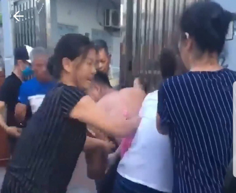 Mẹ chồng dẫn cả nhà cùng con dâu đi đánh ghen ở Quảng Ninh: Cô gái bị lột đồ, đánh ghen lên tiếng - Ảnh 3.