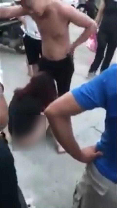 Mẹ chồng dẫn cả nhà cùng con dâu đi đánh ghen ở Quảng Ninh: Cô gái bị lột đồ, đánh ghen lên tiếng - Ảnh 4.